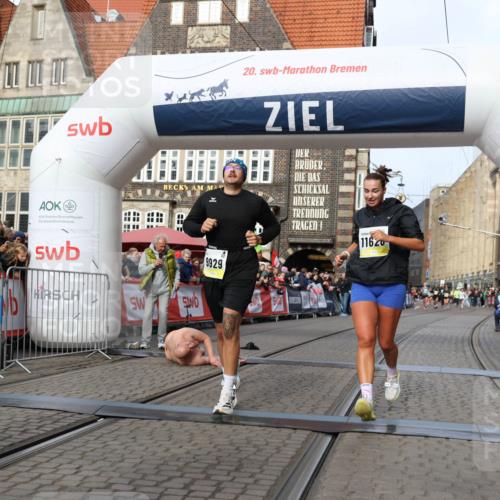 05.10.2025 - 20. swb-Marathon Bremen Yannick Fuchs http://msf.ph/oto/9259911 05.10.2025 10:48:03 Ziel 9929, 10089, 10266, 10929, 11187, 11628 meine-sportfotos.de