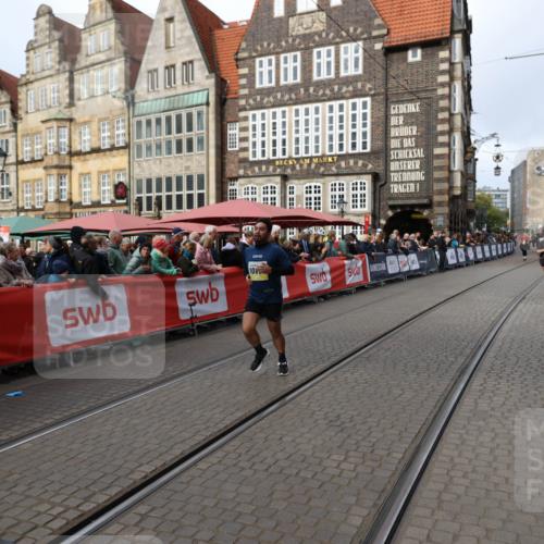 05.10.2025 - 20. swb-Marathon Bremen Yannick Fuchs http://msf.ph/oto/9259922 05.10.2025 11:18:08 Ziel 10808, 10949 meine-sportfotos.de