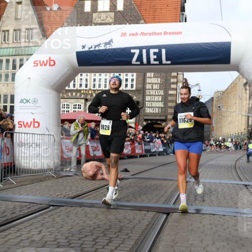 05.10.2025 - 20. swb-Marathon Bremen Yannick Fuchs http://msf.ph/oto/9259923 05.10.2025 10:48:03 Ziel 9929, 10089, 10266, 10929, 11187, 11628 meine-sportfotos.de