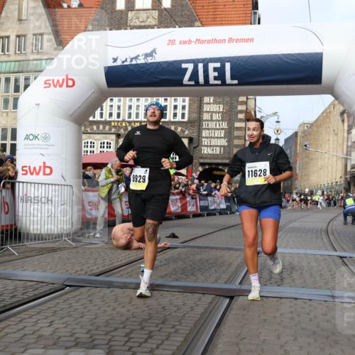 05.10.2025 - 20. swb-Marathon Bremen Yannick Fuchs http://msf.ph/oto/9259936 05.10.2025 10:48:03 Ziel 9929, 10089, 10266, 10929, 11187, 11628 meine-sportfotos.de
