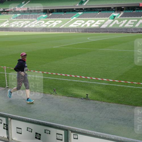 05.10.2025 - 20. swb-Marathon Bremen Michael Burmester http://msf.ph/oto/9259947 05.10.2025 10:49:22 Laufen im Stadion 9247, 9405, 9513, 9688, 9753, 10072, 10488, 10700, 10720, 11216, 11625, 11643, 10361, 10362, 10913, 11109, 11480 meine-sportfotos.de