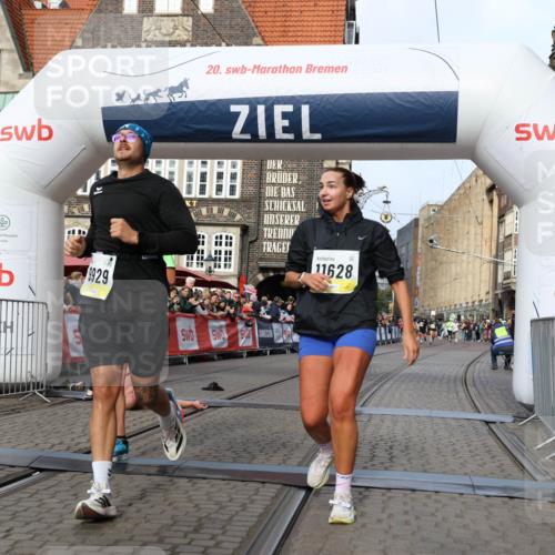 05.10.2025 - 20. swb-Marathon Bremen Yannick Fuchs http://msf.ph/oto/9259949 05.10.2025 10:48:03 Ziel 9929, 10089, 10266, 10929, 11187, 11628 meine-sportfotos.de