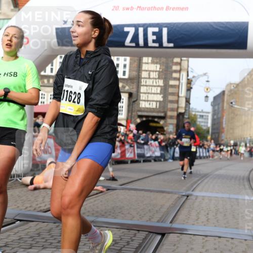 05.10.2025 - 20. swb-Marathon Bremen Yannick Fuchs http://msf.ph/oto/9259981 05.10.2025 10:48:04 Ziel 9929, 10089, 10266, 11187, 11628 meine-sportfotos.de