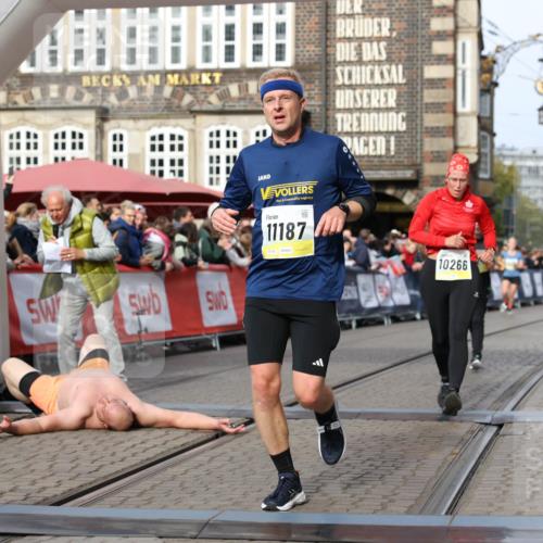05.10.2025 - 20. swb-Marathon Bremen Yannick Fuchs http://msf.ph/oto/9259995 05.10.2025 10:48:07 Ziel 9240, 9929, 10089, 10266, 11187, 11628 meine-sportfotos.de