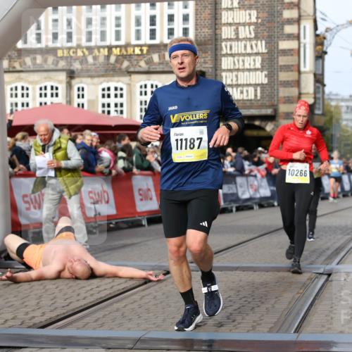 05.10.2025 - 20. swb-Marathon Bremen Yannick Fuchs http://msf.ph/oto/9260003 05.10.2025 10:48:07 Ziel 9240, 9929, 10089, 10266, 11187, 11628 meine-sportfotos.de