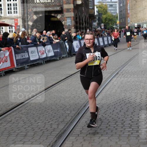 05.10.2025 - 20. swb-Marathon Bremen Yannick Fuchs http://msf.ph/oto/9260007 05.10.2025 11:18:11 Ziel 10808, 10949, 11082 meine-sportfotos.de