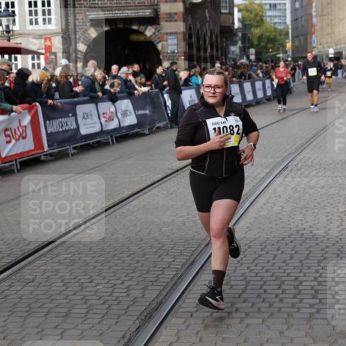 05.10.2025 - 20. swb-Marathon Bremen Yannick Fuchs http://msf.ph/oto/9260019 05.10.2025 11:18:11 Ziel 10808, 10949, 11082 meine-sportfotos.de