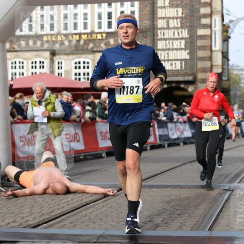 05.10.2025 - 20. swb-Marathon Bremen Yannick Fuchs http://msf.ph/oto/9260020 05.10.2025 10:48:07 Ziel 9240, 9929, 10089, 10266, 11187, 11628 meine-sportfotos.de