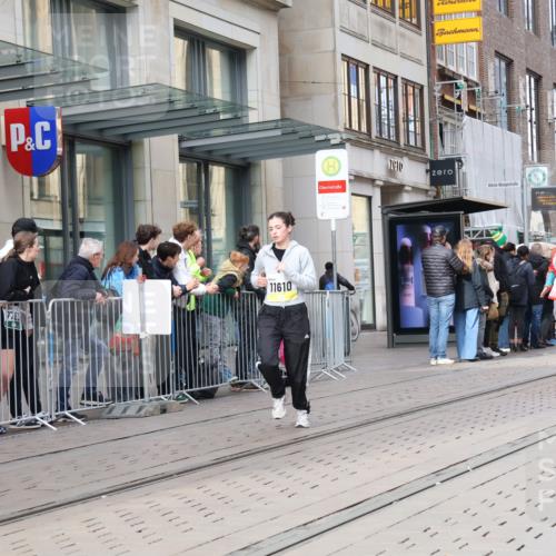05.10.2025 - 20. swb-Marathon Bremen Strokosch-Dieckow http://msf.ph/oto/9260032 05.10.2025 11:00:15 Ziel 7178, 7215, 9173, 9177, 9271, 9272, 9327, 9389, 9531, 9827, 9858, 10063, 10067, 10071, 10079, 10182, 10217, 10504, 10518, 10571, 10690, 10794, 10872, 10901, 10930, 11003, 11034, 11071, 11162, 11255, 11511, 11534, 11595, 11610, 11619, 7178, 7215, 9173, 9177, 9271, 9272, 9327, 9389, 9531, 9827, 9858, 10063, 10067, 10071, 10079, 10182, 10217, 10504, 10518, 10571, 10690, 10794, 10872, 10901, 10930, 11003, 11034, 11071, 11162, 11255, 11511 meine-sportfotos.de