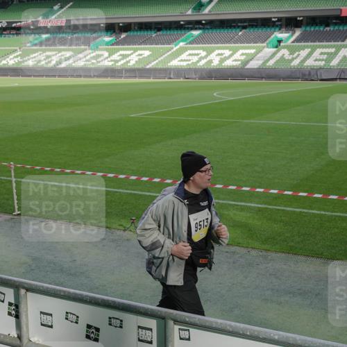 05.10.2025 - 20. swb-Marathon Bremen Michael Burmester http://msf.ph/oto/9260043 05.10.2025 10:49:33 Laufen im Stadion 9247, 9405, 9445, 9513, 9688, 9753, 9857, 10072, 10133, 10184, 10488, 10700, 10720, 10731, 11190, 11216, 11625, 11643, 10361, 10362, 11109, 11480 meine-sportfotos.de