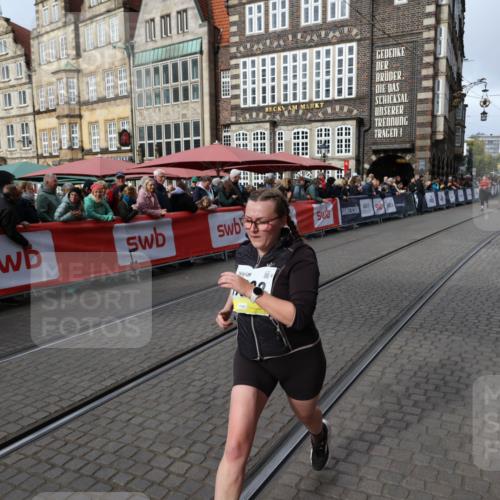 05.10.2025 - 20. swb-Marathon Bremen Yannick Fuchs http://msf.ph/oto/9260063 05.10.2025 11:18:11 Ziel 10808, 10949, 11082 meine-sportfotos.de