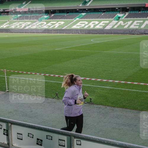 05.10.2025 - 20. swb-Marathon Bremen Michael Burmester http://msf.ph/oto/9260066 05.10.2025 10:49:37 Laufen im Stadion 9247, 9405, 9445, 9513, 9688, 9733, 9753, 9808, 9857, 10072, 10133, 10184, 10373, 10488, 10700, 10720, 10724, 10731, 11190, 11216, 11625, 11643, 9753, 10361, 10362, 11216 meine-sportfotos.de