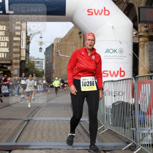 05.10.2025 - 20. swb-Marathon Bremen Yannick Fuchs http://msf.ph/oto/9260077 05.10.2025 10:48:11 Ziel 9240, 10266, 10392, 10818, 11187 meine-sportfotos.de