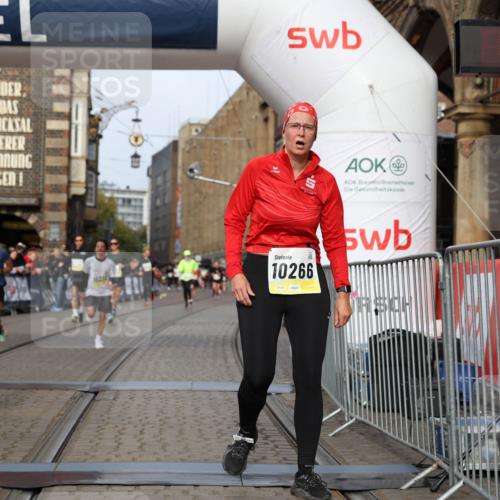 05.10.2025 - 20. swb-Marathon Bremen Yannick Fuchs http://msf.ph/oto/9260084 05.10.2025 10:48:11 Ziel 9240, 10266, 10392, 10818, 11187 meine-sportfotos.de