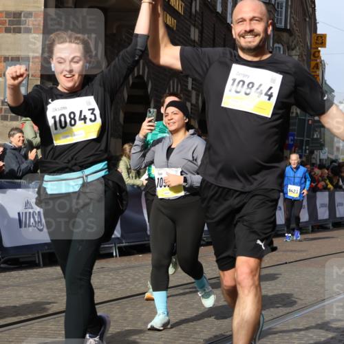 05.10.2025 - 20. swb-Marathon Bremen Strokosch-Dieckow http://msf.ph/oto/9260098 05.10.2025 11:05:43 Ziel 9335, 9423, 9907, 10197, 10529, 10619, 10769, 10843, 10844, 11455, 11604 meine-sportfotos.de