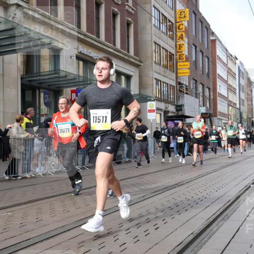 05.10.2025 - 20. swb-Marathon Bremen Strokosch-Dieckow http://msf.ph/oto/9260123 05.10.2025 11:00:19 Ziel 7178, 7215, 9173, 9177, 9271, 9272, 9327, 9389, 9531, 9827, 9858, 10063, 10071, 10079, 10182, 10217, 10518, 10571, 10690, 10872, 10901, 10930, 11003, 11034, 11071, 11155, 11162, 11255, 11511, 11534, 11595, 11610, 11619, 7178, 7215, 9173, 9177, 9271, 9272, 9327, 9389, 9531, 9827, 9858, 10063, 10071, 10079, 10182, 10217, 10518, 10571, 10690, 10872, 10901, 10930, 11003, 11034, 11071, 11155, 11162, 11255, 11511 meine-sportfotos.de