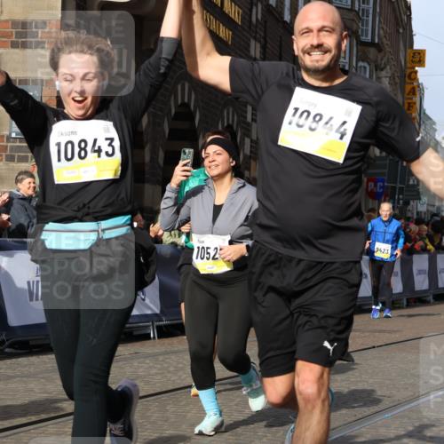 05.10.2025 - 20. swb-Marathon Bremen Strokosch-Dieckow http://msf.ph/oto/9260126 05.10.2025 11:05:43 Ziel 9335, 9423, 9907, 10197, 10529, 10619, 10769, 10843, 10844, 11455, 11604 meine-sportfotos.de