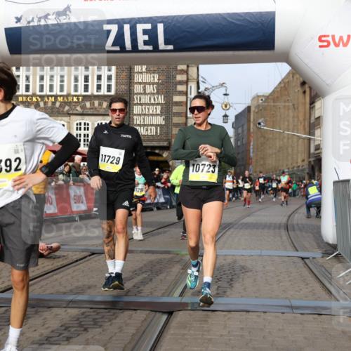 05.10.2025 - 20. swb-Marathon Bremen Yannick Fuchs http://msf.ph/oto/9260134 05.10.2025 10:48:17 Ziel 10392, 10428, 10723, 10818, 10953, 11299 meine-sportfotos.de
