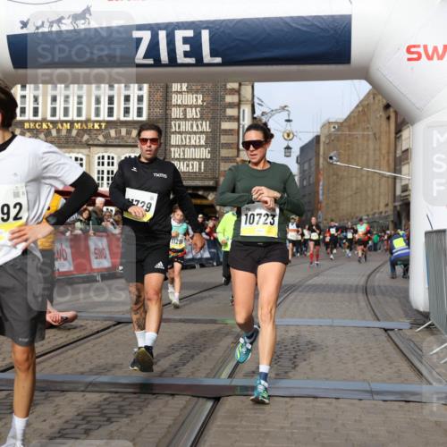 05.10.2025 - 20. swb-Marathon Bremen Yannick Fuchs http://msf.ph/oto/9260143 05.10.2025 10:48:17 Ziel 10392, 10428, 10723, 10818, 10953, 11299 meine-sportfotos.de