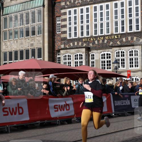 05.10.2025 - 20. swb-Marathon Bremen Yannick Fuchs http://msf.ph/oto/9260151 05.10.2025 11:18:21 Ziel 9465, 9477, 10575 meine-sportfotos.de