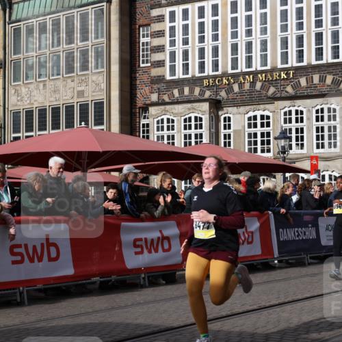 05.10.2025 - 20. swb-Marathon Bremen Yannick Fuchs http://msf.ph/oto/9260157 05.10.2025 11:18:21 Ziel 9465, 9477, 10575 meine-sportfotos.de