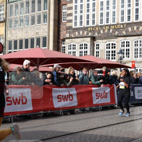 05.10.2025 - 20. swb-Marathon Bremen Yannick Fuchs http://msf.ph/oto/9260166 05.10.2025 11:18:21 Ziel 9465, 9477, 10575 meine-sportfotos.de