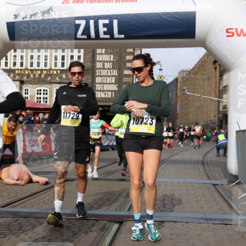 05.10.2025 - 20. swb-Marathon Bremen Yannick Fuchs http://msf.ph/oto/9260171 05.10.2025 10:48:18 Ziel 10392, 10428, 10723, 10818, 10953, 11299 meine-sportfotos.de