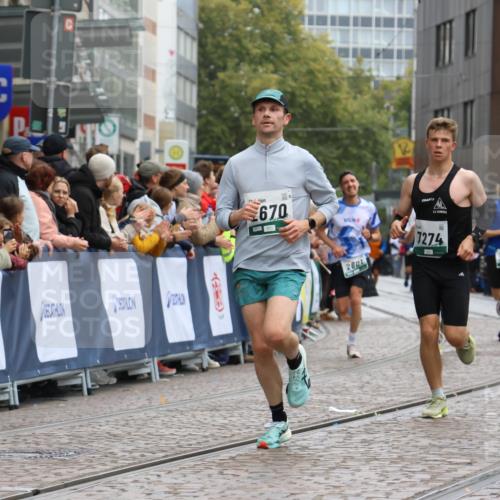 05.10.2025 - 20. swb-Marathon Bremen Strokosch-Dieckow http://msf.ph/oto/9260184 05.10.2025 12:56:37 Ziel 1005, 2670, 2801, 4984, 7274, 7587 meine-sportfotos.de