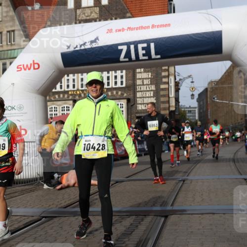 05.10.2025 - 20. swb-Marathon Bremen Yannick Fuchs http://msf.ph/oto/9260207 05.10.2025 10:48:21 Ziel 9293, 9641, 9706, 10428, 10723, 10931, 10953, 11299, 11561, 11637 meine-sportfotos.de
