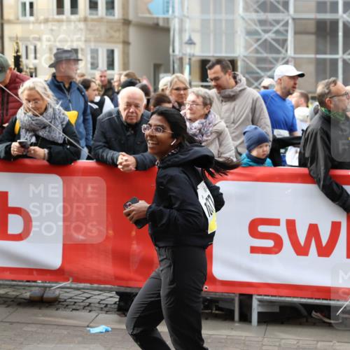 05.10.2025 - 20. swb-Marathon Bremen Yannick Fuchs http://msf.ph/oto/9260220 05.10.2025 11:19:52 Ziel 10677 meine-sportfotos.de