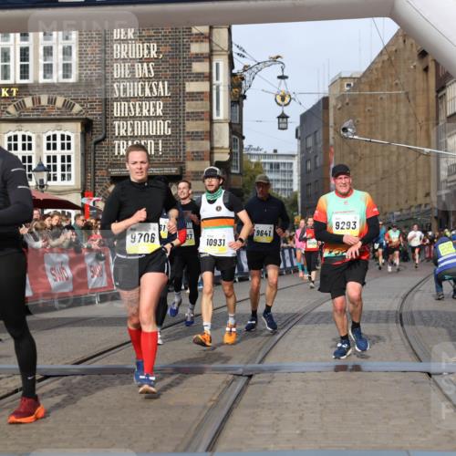 05.10.2025 - 20. swb-Marathon Bremen Yannick Fuchs http://msf.ph/oto/9260228 05.10.2025 10:48:23 Ziel 9293, 9641, 9706, 10428, 10931, 10953, 11119, 11299, 11561, 11637 meine-sportfotos.de