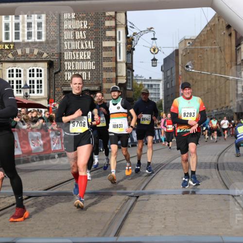 05.10.2025 - 20. swb-Marathon Bremen Yannick Fuchs http://msf.ph/oto/9260239 05.10.2025 10:48:23 Ziel 9293, 9641, 9706, 10428, 10931, 10953, 11119, 11299, 11561, 11637 meine-sportfotos.de