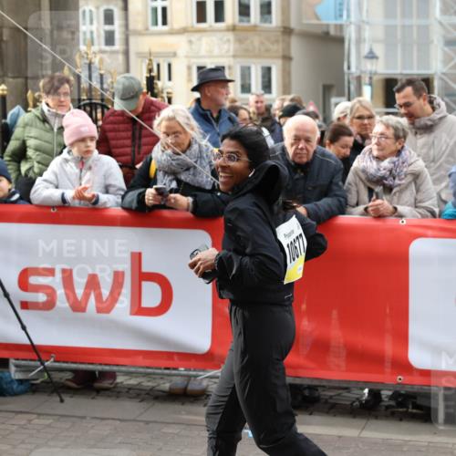 05.10.2025 - 20. swb-Marathon Bremen Yannick Fuchs http://msf.ph/oto/9260240 05.10.2025 11:19:53 Ziel 10677 meine-sportfotos.de