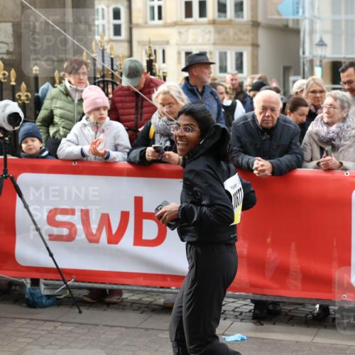 05.10.2025 - 20. swb-Marathon Bremen Yannick Fuchs http://msf.ph/oto/9260248 05.10.2025 11:19:53 Ziel 10677 meine-sportfotos.de