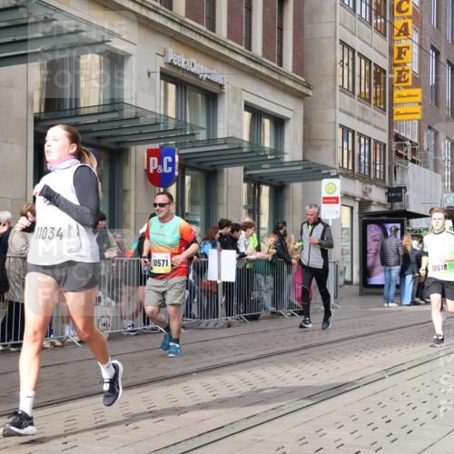 05.10.2025 - 20. swb-Marathon Bremen Strokosch-Dieckow http://msf.ph/oto/9260271 05.10.2025 11:00:26 Ziel 9271, 9272, 9327, 9389, 9600, 9827, 9858, 10079, 10182, 10258, 10518, 10571, 10690, 10872, 10901, 11034, 11071, 11155, 11162, 11511, 9271, 9272, 9327, 9389, 9600, 9827, 9858, 10079, 10182, 10258, 10518, 10571, 10690, 10872, 10901, 11034, 11071, 11155, 11162, 11511 meine-sportfotos.de