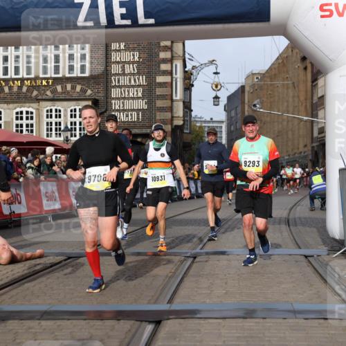 05.10.2025 - 20. swb-Marathon Bremen Yannick Fuchs http://msf.ph/oto/9260277 05.10.2025 10:48:23 Ziel 9293, 9641, 9706, 10428, 10931, 10953, 11119, 11299, 11561, 11637 meine-sportfotos.de