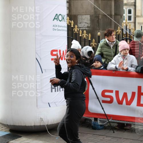 05.10.2025 - 20. swb-Marathon Bremen Yannick Fuchs http://msf.ph/oto/9260284 05.10.2025 11:19:53 Ziel 10677 meine-sportfotos.de
