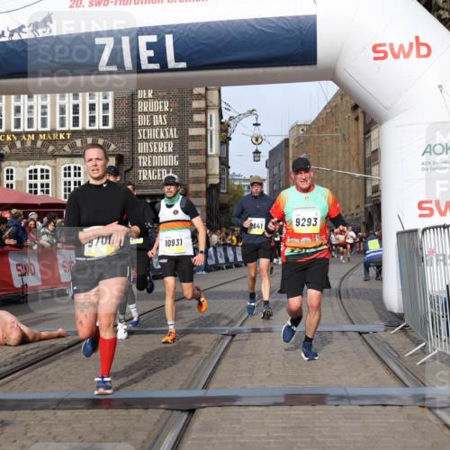 05.10.2025 - 20. swb-Marathon Bremen Yannick Fuchs http://msf.ph/oto/9260285 05.10.2025 10:48:24 Ziel 9293, 9641, 9706, 10428, 10931, 10953, 11119, 11292, 11299, 11561, 11637 meine-sportfotos.de