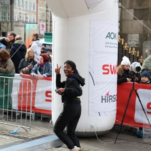 05.10.2025 - 20. swb-Marathon Bremen Yannick Fuchs http://msf.ph/oto/9260297 05.10.2025 11:19:53 Ziel 10677 meine-sportfotos.de