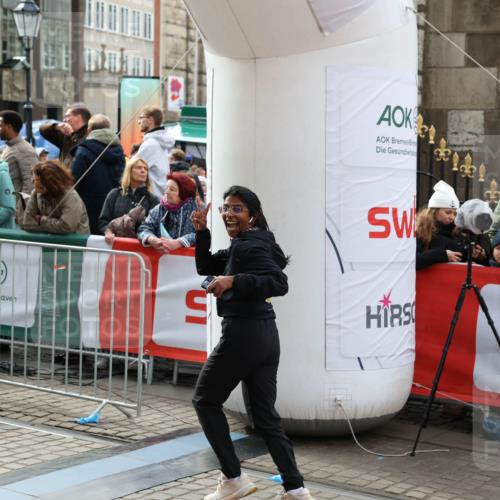 05.10.2025 - 20. swb-Marathon Bremen Yannick Fuchs http://msf.ph/oto/9260302 05.10.2025 11:19:54 Ziel 10677 meine-sportfotos.de