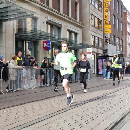 05.10.2025 - 20. swb-Marathon Bremen Strokosch-Dieckow http://msf.ph/oto/9260313 05.10.2025 11:00:28 Ziel 9208, 9271, 9272, 9327, 9389, 9600, 9827, 9858, 10182, 10228, 10258, 10359, 10518, 10571, 10690, 10872, 10901, 11034, 11155, 11162, 9208, 9271, 9272, 9327, 9389, 9600, 9827, 9858, 10182, 10228, 10258, 10359, 10518, 10571, 10690, 10872, 10901, 11034, 11155, 11162 meine-sportfotos.de