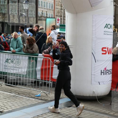 05.10.2025 - 20. swb-Marathon Bremen Yannick Fuchs http://msf.ph/oto/9260317 05.10.2025 11:19:54 Ziel 10677 meine-sportfotos.de