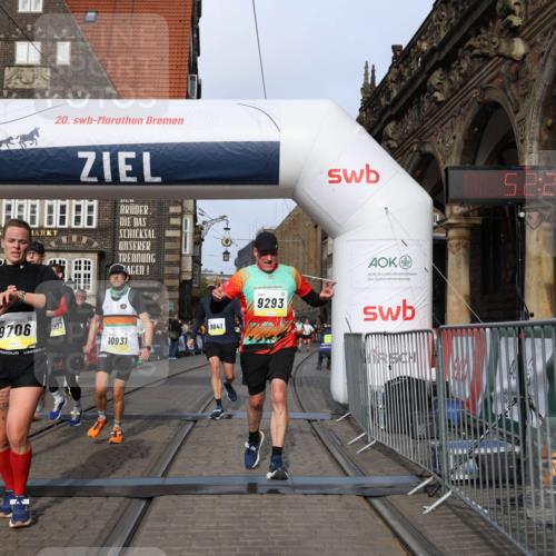05.10.2025 - 20. swb-Marathon Bremen Yannick Fuchs http://msf.ph/oto/9260320 05.10.2025 10:48:24 Ziel 9293, 9641, 9706, 10428, 10931, 10953, 11119, 11292, 11299, 11561, 11637 meine-sportfotos.de