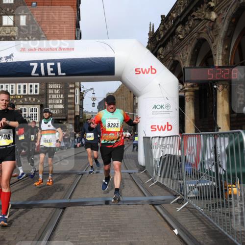05.10.2025 - 20. swb-Marathon Bremen Yannick Fuchs http://msf.ph/oto/9260328 05.10.2025 10:48:24 Ziel 9293, 9641, 9706, 10428, 10931, 10953, 11119, 11292, 11299, 11561, 11637 meine-sportfotos.de