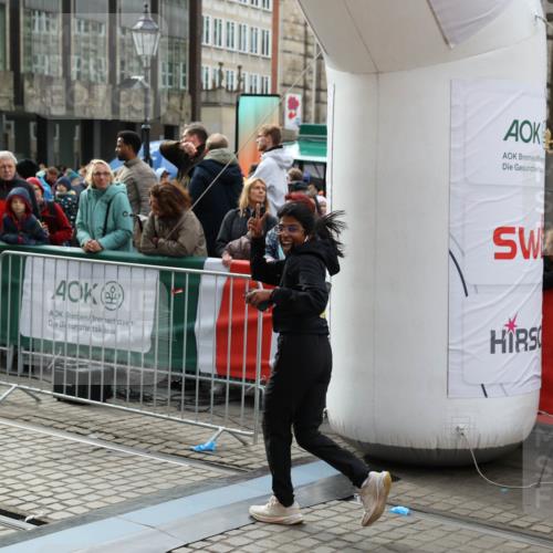 05.10.2025 - 20. swb-Marathon Bremen Yannick Fuchs http://msf.ph/oto/9260329 05.10.2025 11:19:54 Ziel 10677 meine-sportfotos.de