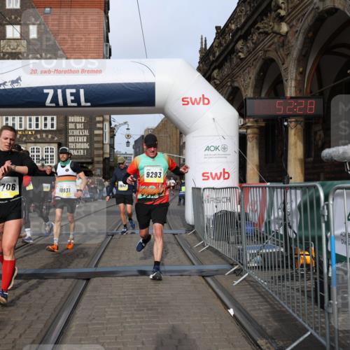 05.10.2025 - 20. swb-Marathon Bremen Yannick Fuchs http://msf.ph/oto/9260336 05.10.2025 10:48:24 Ziel 9293, 9641, 9706, 10428, 10931, 10953, 11119, 11292, 11299, 11561, 11637 meine-sportfotos.de