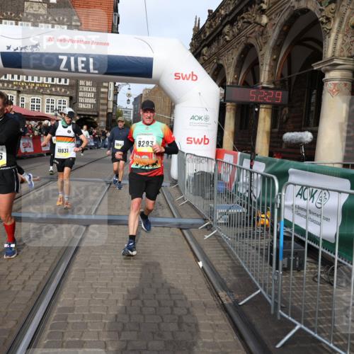 05.10.2025 - 20. swb-Marathon Bremen Yannick Fuchs http://msf.ph/oto/9260343 05.10.2025 10:48:25 Ziel 9293, 9404, 9641, 9706, 10931, 10953, 11119, 11292, 11561, 11637 meine-sportfotos.de