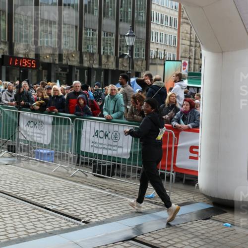 05.10.2025 - 20. swb-Marathon Bremen Yannick Fuchs http://msf.ph/oto/9260344 05.10.2025 11:19:54 Ziel 10677 meine-sportfotos.de