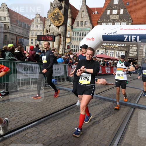 05.10.2025 - 20. swb-Marathon Bremen Yannick Fuchs http://msf.ph/oto/9260381 05.10.2025 10:48:25 Ziel 9293, 9404, 9641, 9706, 10931, 10953, 11119, 11292, 11561, 11637 meine-sportfotos.de