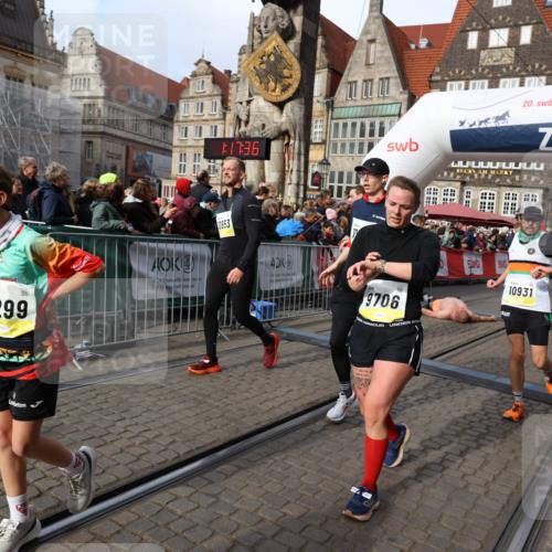 05.10.2025 - 20. swb-Marathon Bremen Yannick Fuchs http://msf.ph/oto/9260390 05.10.2025 10:48:25 Ziel 9293, 9404, 9641, 9706, 10931, 10953, 11119, 11292, 11561, 11637 meine-sportfotos.de